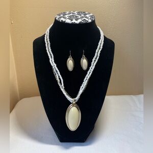 Exotic necklace, ethnic necklace, bohemian necklace, including earrings.